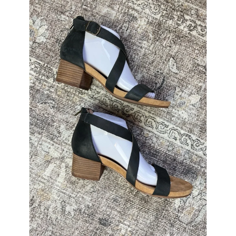 Lucky Brand Pydrina Black Leather Sandals 8.5 M Block Heel Strappy‎ Zipper Back